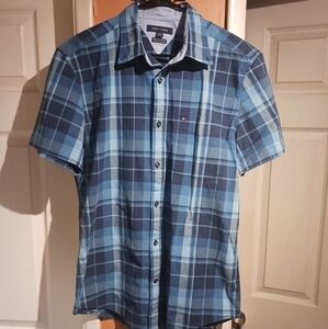 Tommy Hilfiger Men's Blue Plaid Button Down Short Sleeve Shirt. Size L